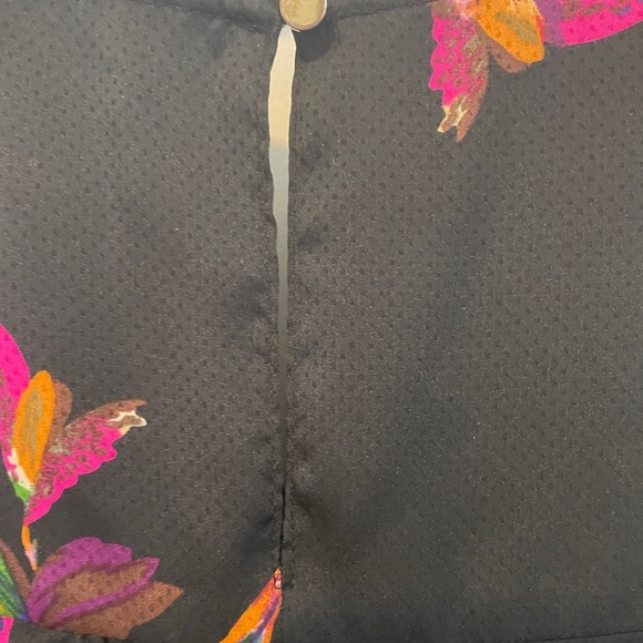 a new day Black Floral Tank Top runs small like a L - Picture 3 of 8